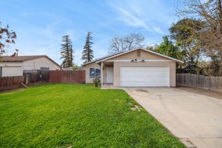 1949 N Court Street, Visalia, CA 93291