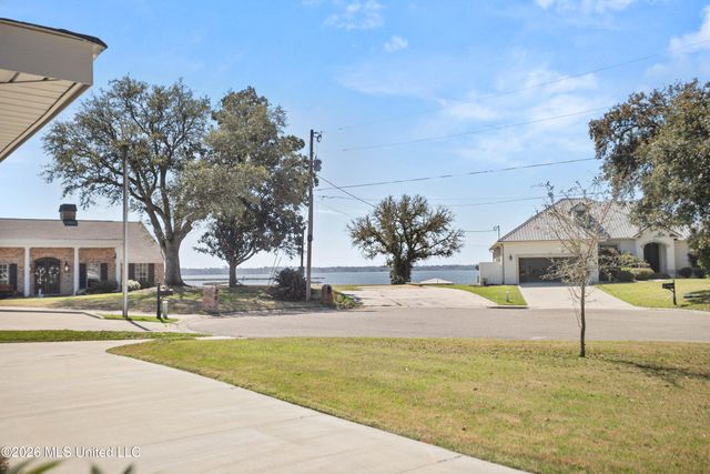 842 Ancient Oaks Circle, Biloxi, MS 39532