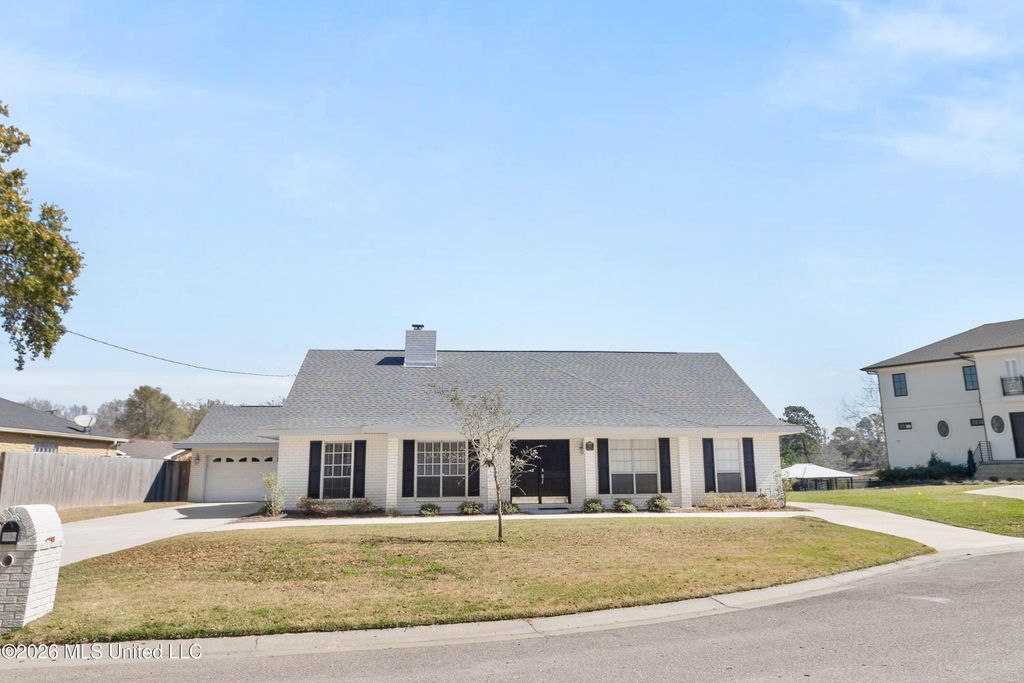 842 Ancient Oaks Circle, Biloxi, MS 39532