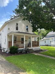 206 Court Street, Chardon, OH 44024