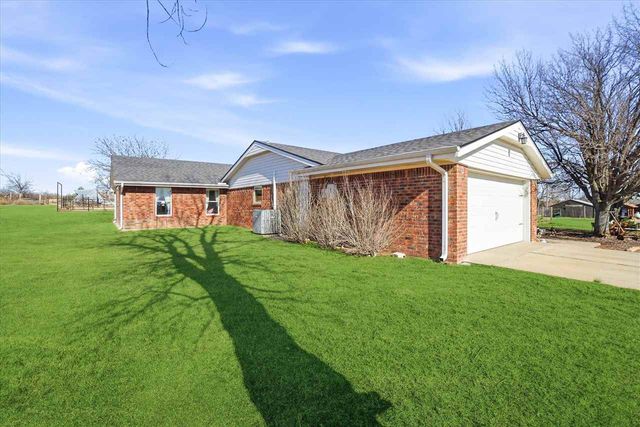 7304 NE Cache Rd, Lawton, OK 73507