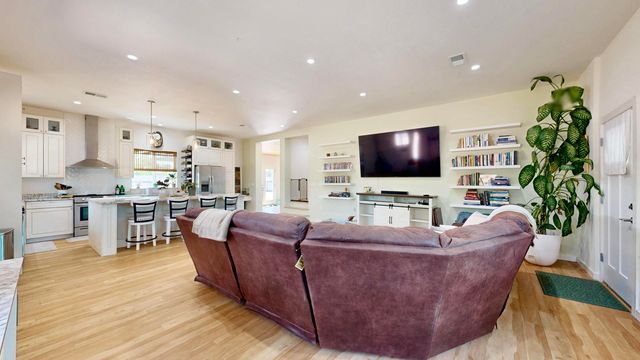 6 Adobe Lane, Peralta, NM 87042