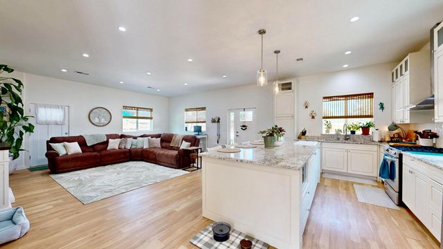 6 Adobe Lane, Peralta, NM 87042
