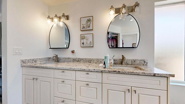 6 Adobe Lane, Peralta, NM 87042