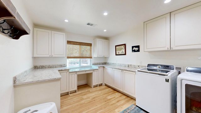 6 Adobe Lane, Peralta, NM 87042