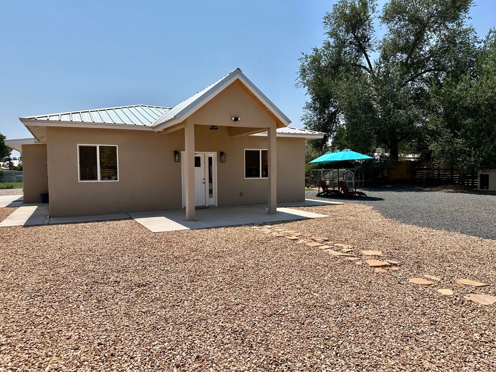 6 Adobe Lane, Peralta, NM 87042