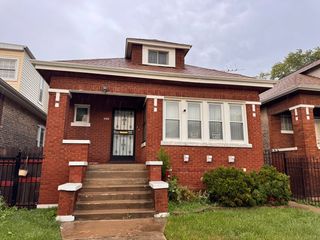 7153 S Artesian Avenue, Chicago, IL 60629