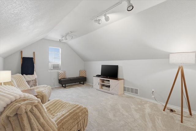 1690 Lawlis Lane, Sanger, TX 76266
