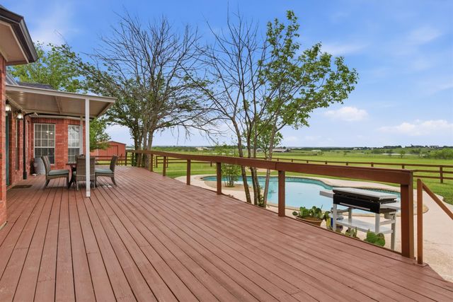 1690 Lawlis Lane, Sanger, TX 76266