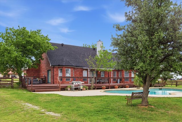 1690 Lawlis Lane, Sanger, TX 76266