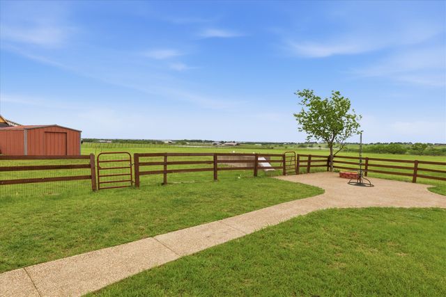 1690 Lawlis Lane, Sanger, TX 76266