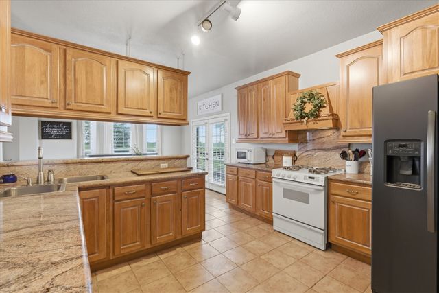 1690 Lawlis Lane, Sanger, TX 76266