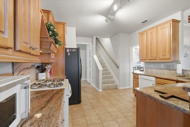 1690 Lawlis Lane, Sanger, TX 76266