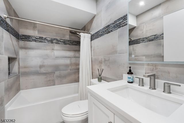 36 Gates Rd, Franklin Twp., NJ 08873