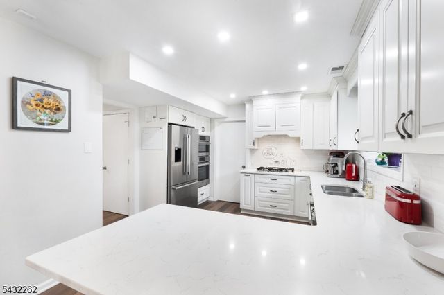 36 Gates Rd, Franklin Twp., NJ 08873