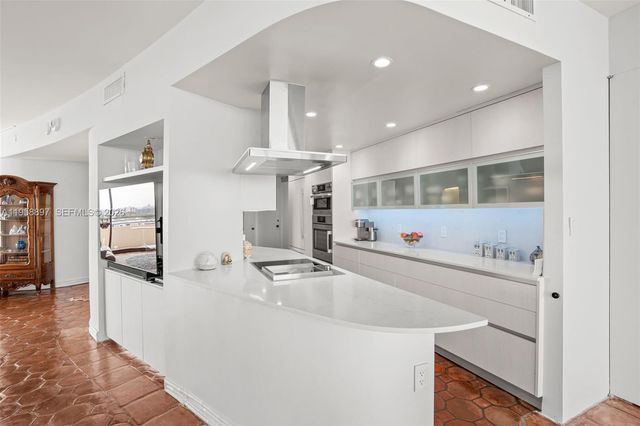 720 NE 69th St 11S, Miami, FL 33138