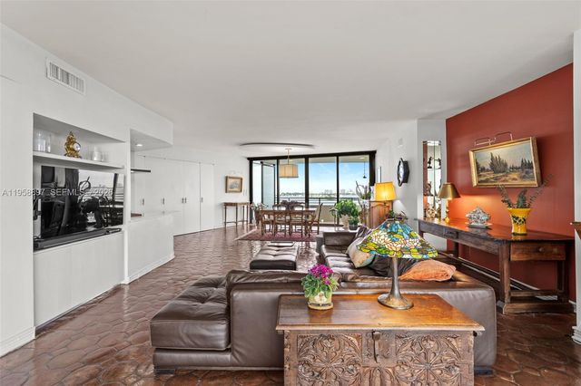 720 NE 69th St 11S, Miami, FL 33138