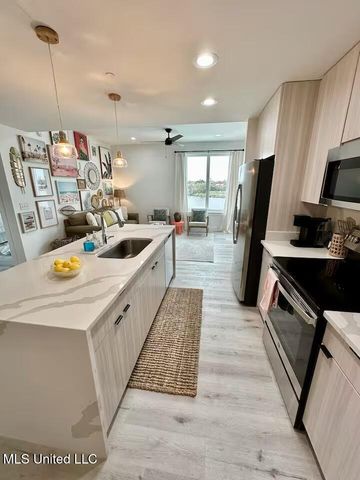 1302 Magnolia Street, 202, Gulfport, MS 39507