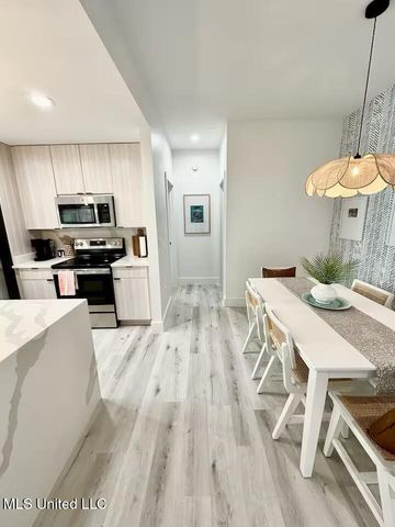 1302 Magnolia Street, 202, Gulfport, MS 39507
