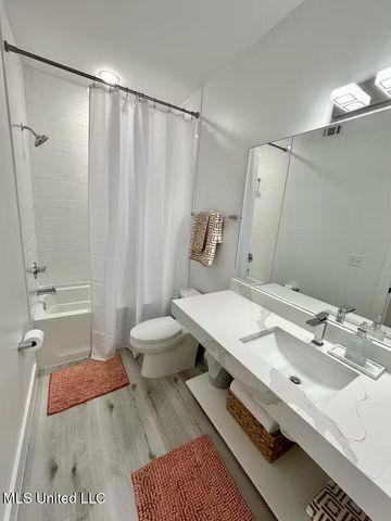 1302 Magnolia Street, 202, Gulfport, MS 39507