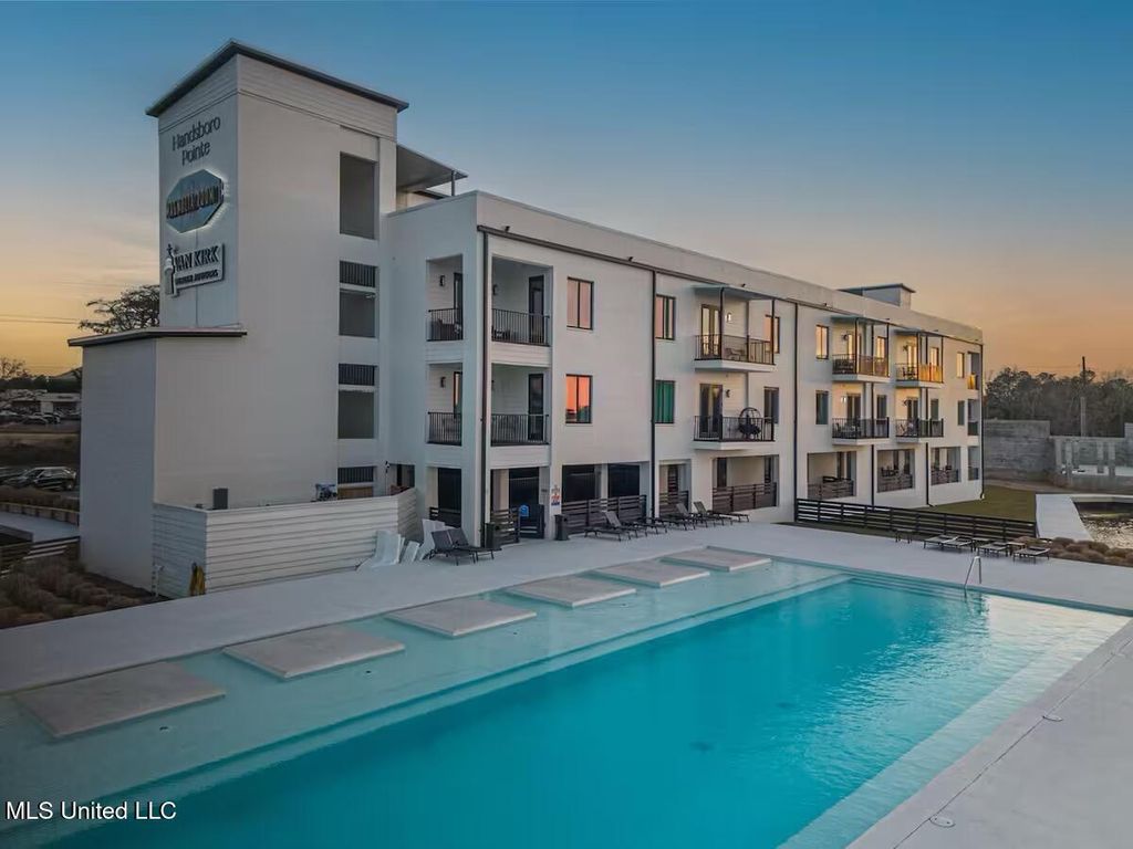 1302 Magnolia Street, 202, Gulfport, MS 39507
