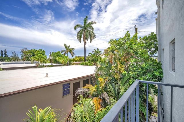 1960 Marseille Dr 304, Miami Beach, FL 33141