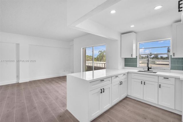 1960 Marseille Dr 304, Miami Beach, FL 33141