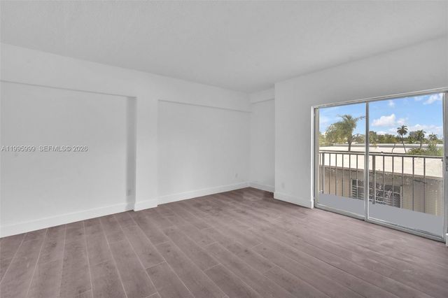 1960 Marseille Dr 304, Miami Beach, FL 33141