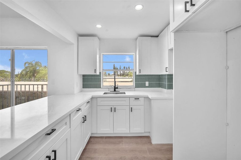 1960 Marseille Dr 304, Miami Beach, FL 33141