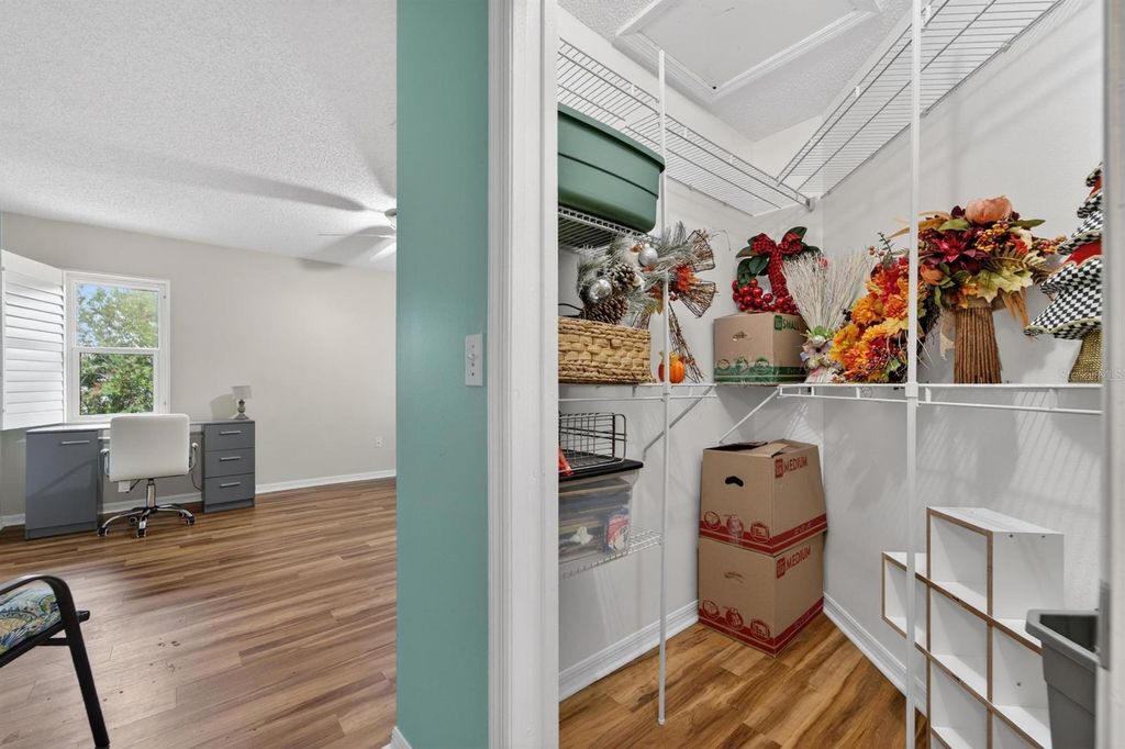 Image 11 of property listing at 413 LAKE POINT COURT 4-B, Sun City Center, FL 33573