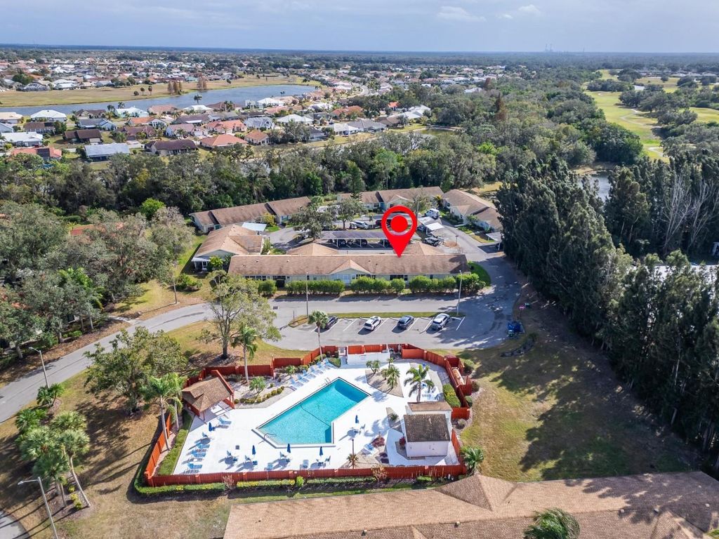 Image 16 of property listing at 413 LAKE POINT COURT 4-B, Sun City Center, FL 33573