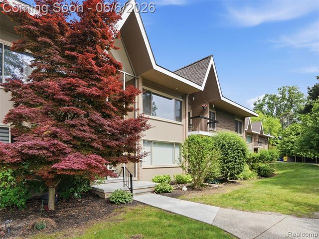 1975 Klingensmith Road 26, Bloomfield Hills, MI 48302