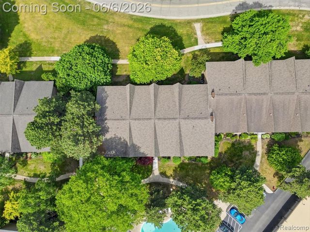 1975 Klingensmith Road 26, Bloomfield Hills, MI 48302