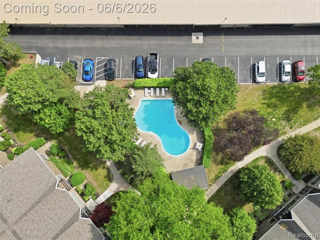 1975 Klingensmith Road 26, Bloomfield Hills, MI 48302