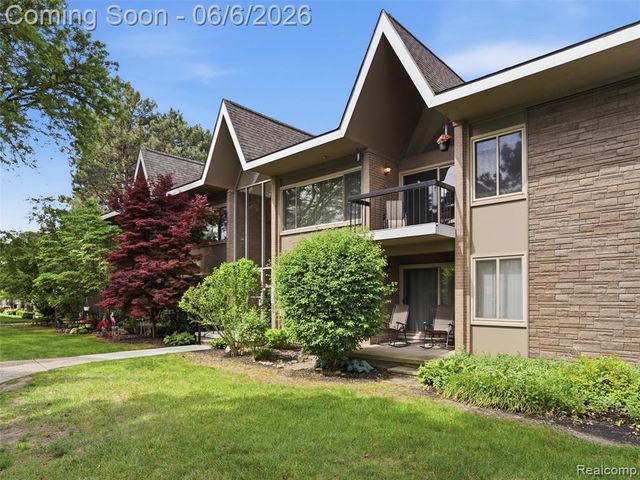 1975 Klingensmith Road 26, Bloomfield Hills, MI 48302