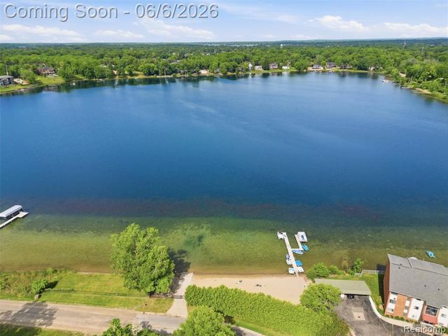1975 Klingensmith Road 26, Bloomfield Hills, MI 48302