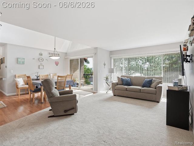 1975 Klingensmith Road 26, Bloomfield Hills, MI 48302