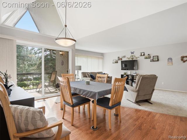 1975 Klingensmith Road 26, Bloomfield Hills, MI 48302