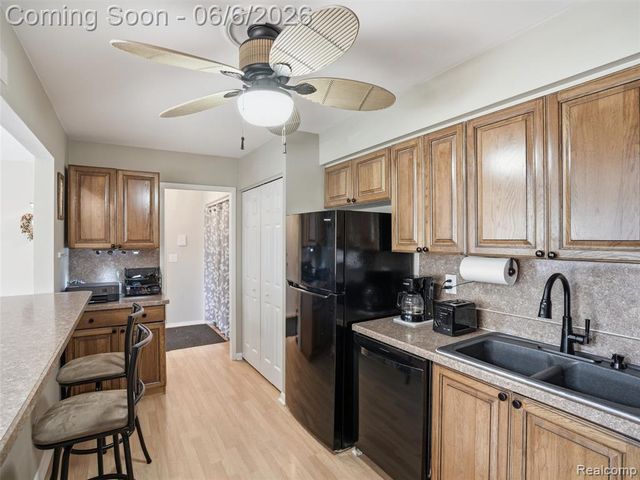 1975 Klingensmith Road 26, Bloomfield Hills, MI 48302