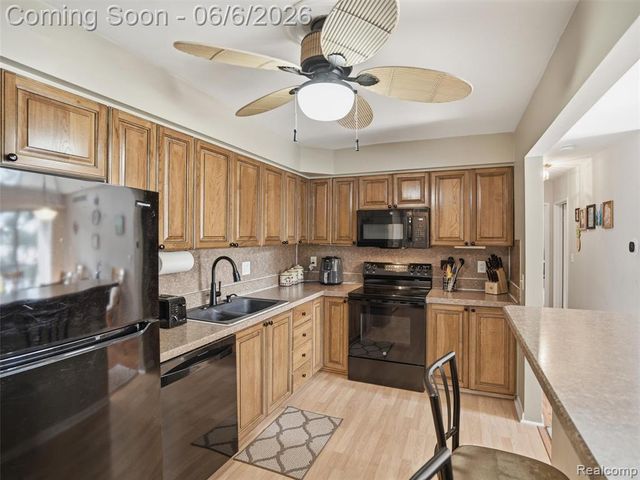 1975 Klingensmith Road 26, Bloomfield Hills, MI 48302