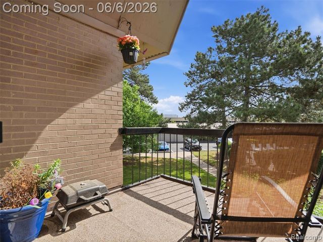 1975 Klingensmith Road 26, Bloomfield Hills, MI 48302