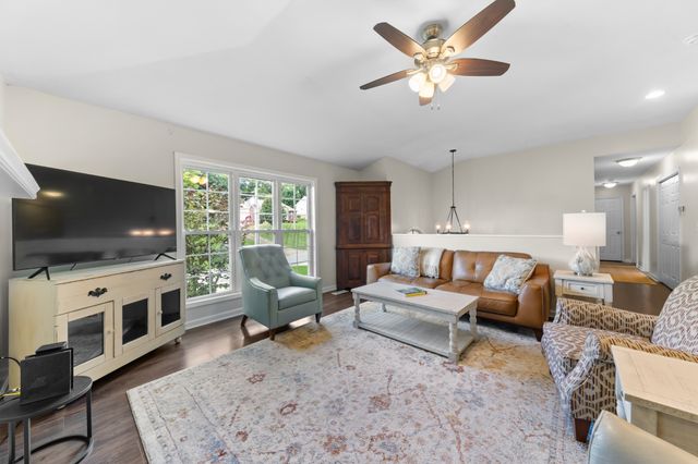 107 Timberland Dr, Columbia, TN 38401