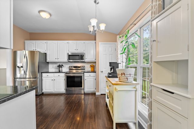 107 Timberland Dr, Columbia, TN 38401