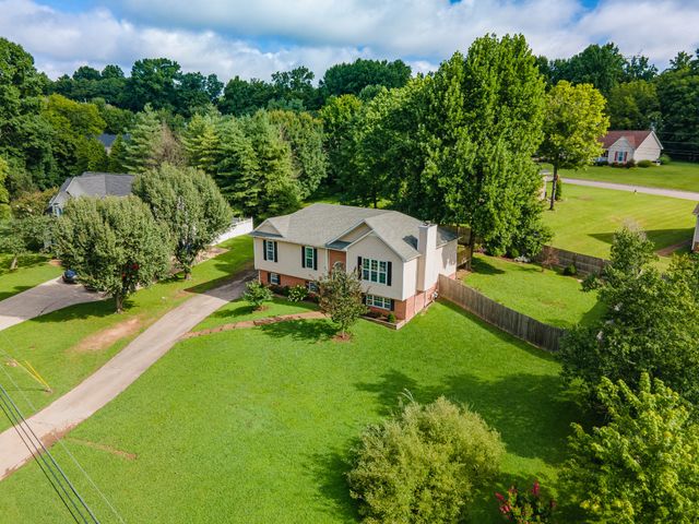 107 Timberland Dr, Columbia, TN 38401