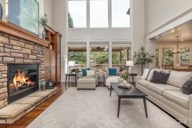 1536 E Daylesford Dr, Eagle, ID 83616