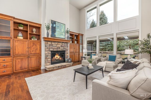 1536 E Daylesford Dr, Eagle, ID 83616