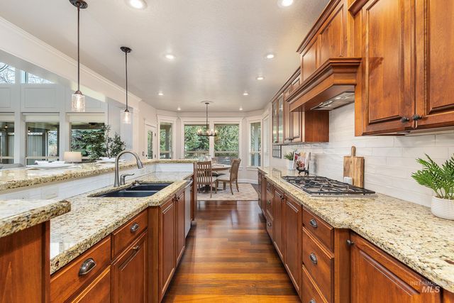 1536 E Daylesford Dr, Eagle, ID 83616