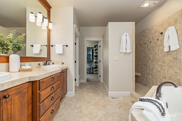 1536 E Daylesford Dr, Eagle, ID 83616