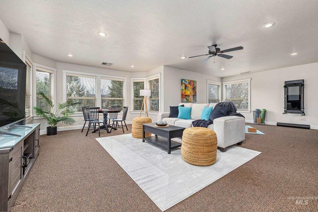 1536 E Daylesford Dr, Eagle, ID 83616