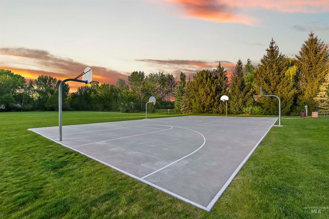 1536 E Daylesford Dr, Eagle, ID 83616